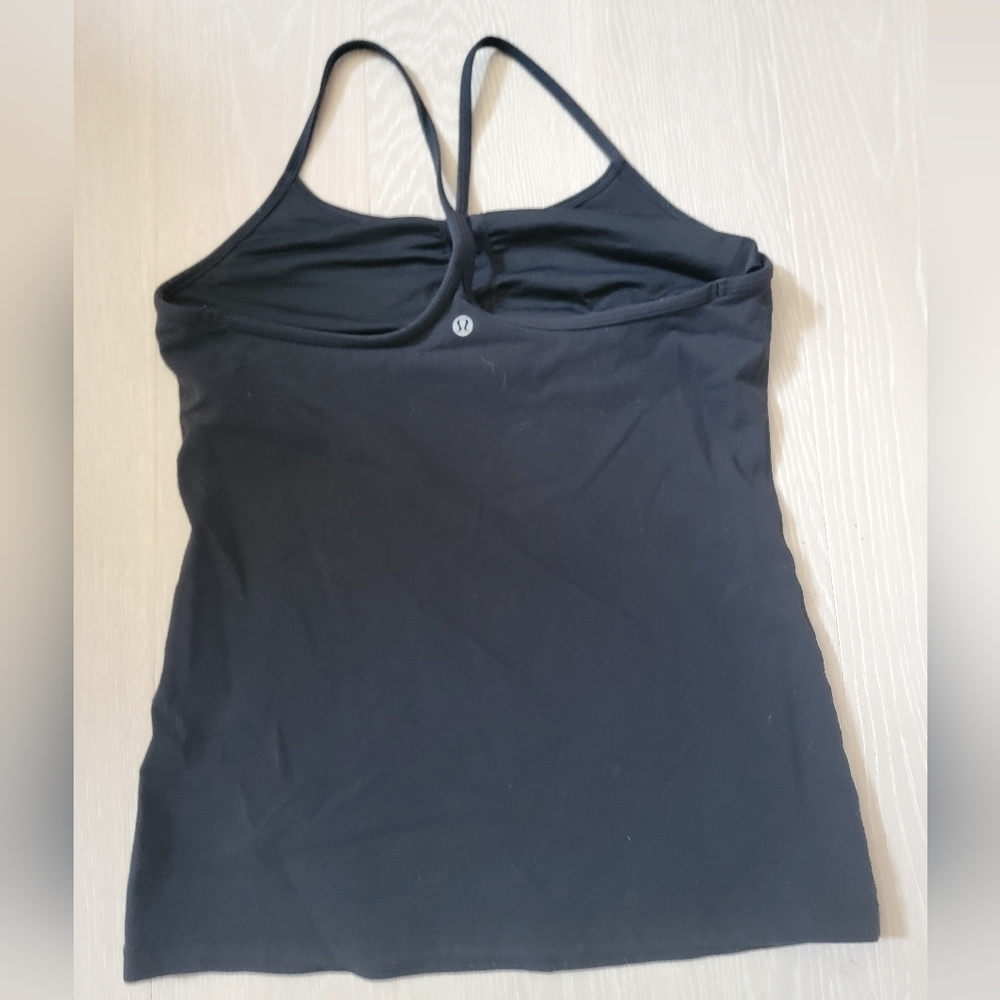 LULULEMON top